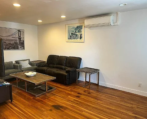 East Elmhurst Room for rent