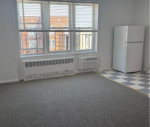 Elmhurst room for rent