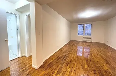 Woodside room for rent