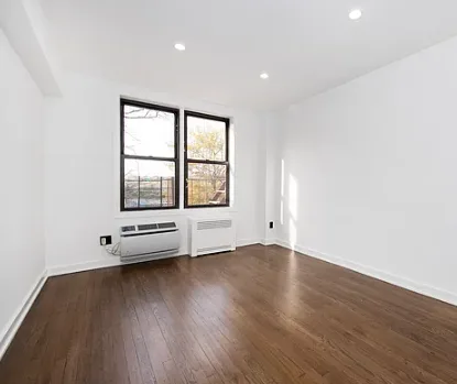 Room for rent in Jackson Heights