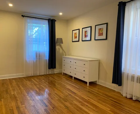 Jackson Heights Room for rent