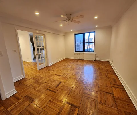 Roommates Needed in Woodside