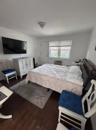 Roommates For Needed in Elmhurst