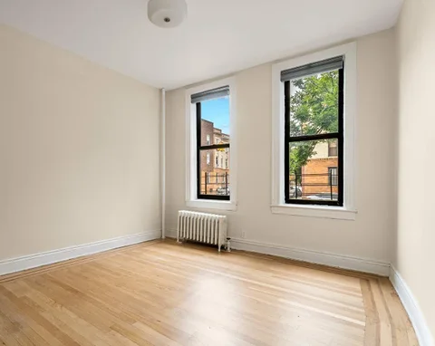 Roommate needed in Woodside