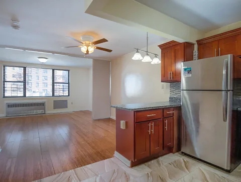 Manhattan House for rent