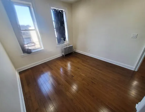 Basement for rent in Jamaica