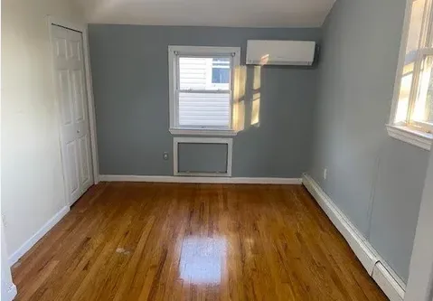 Basement for rent in Jamaica
