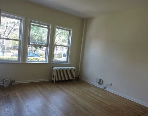 Room for rent in Jamaica