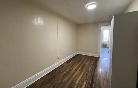 East Elmhurst room for rent