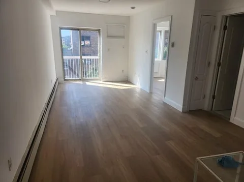 Basement for rent in Jamaica