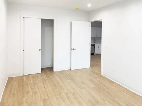 Room for rent in Astoria