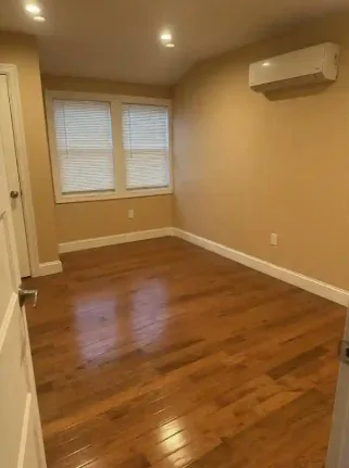 Room for rent in South Richmond Hill