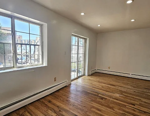 Semibasement for rent in Jamaica