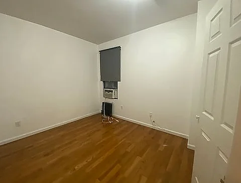 Room for rent in East Elmhurst