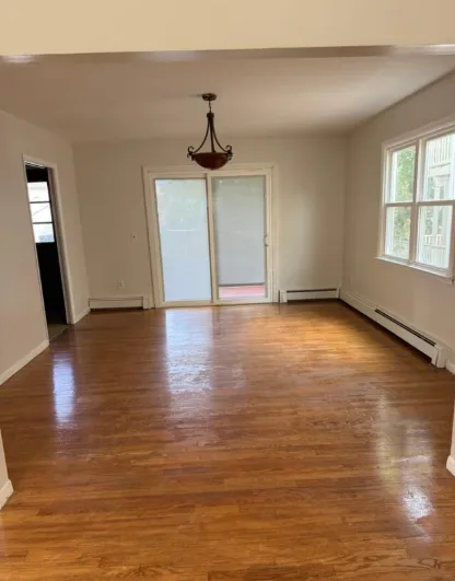 East Elmhurst Room for rent