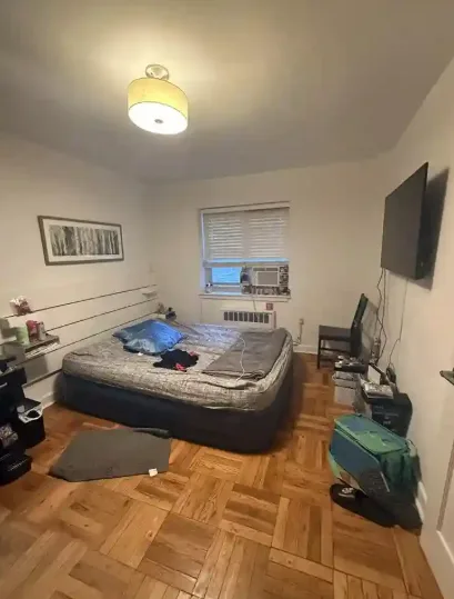 Semi-Basement Room for rent in Wood Haven