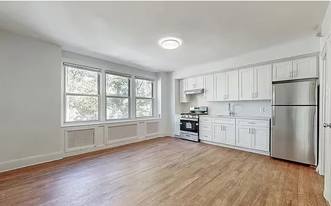 Semibasement for rent in  Long Island