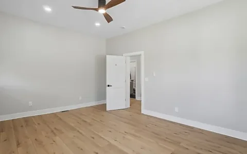 Basement in rent in Queens Village