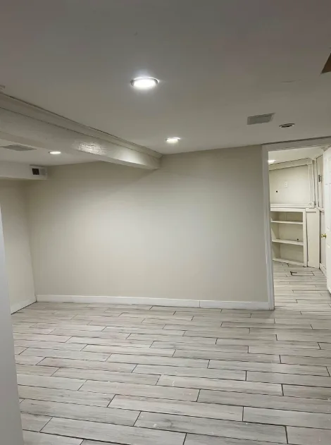 Basement for rent in Jamaica