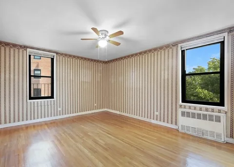 Room for rent in Sutphin Blvd