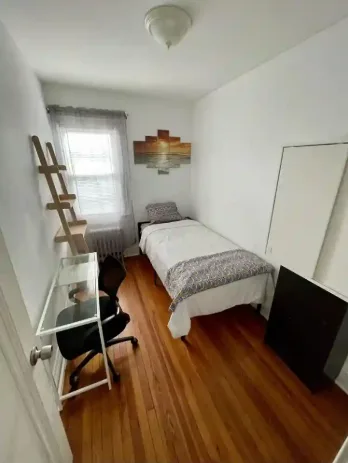 Room for rent in Sutphin Blvd