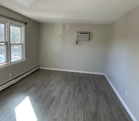 Room for rent in Jamaica