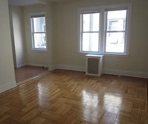 Roommate Needed in Jackson Heights