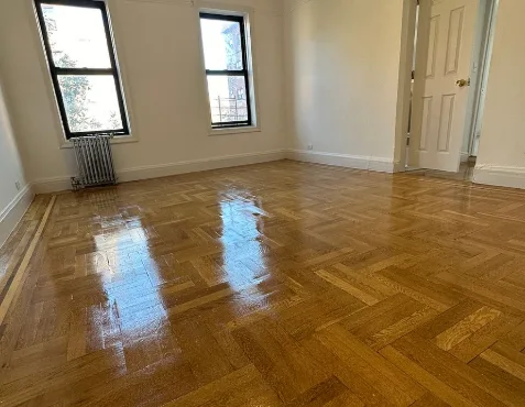 Room for rent in Elmhurst