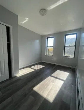 Room for rent in Elmhurst