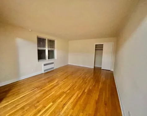 Room for rent in South Richmond Hill
