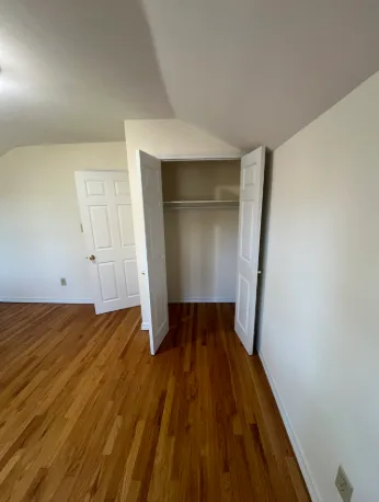 Roommate Needed in Jackson Heights