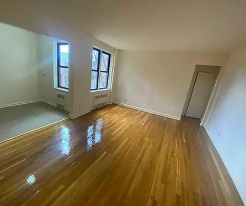 Roommate Needed in Jackson Heights