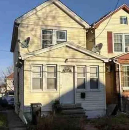 Duplex house for rent in Jamaica