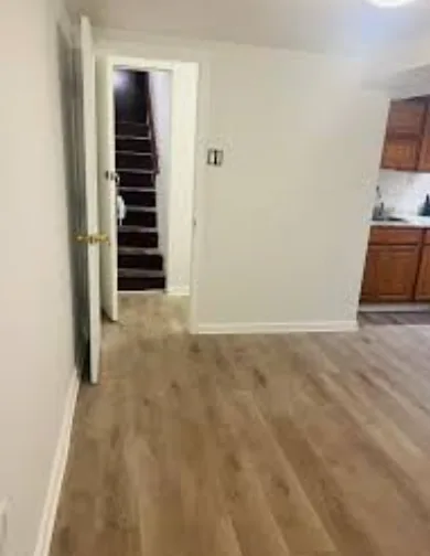 Semibasement rent in Jamaica