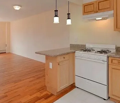 Semibasement for rent in Jackson Heights