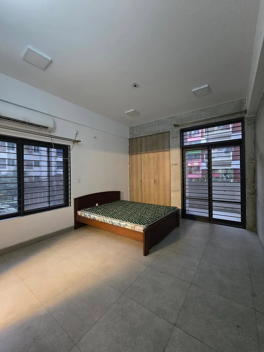 Semi furnished flat for rent in Bashundhara R/A