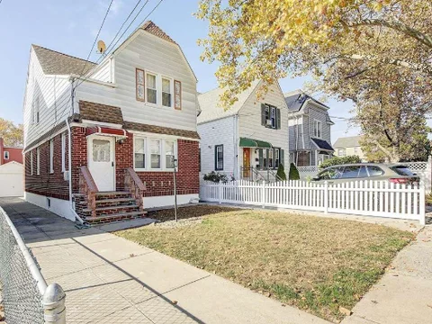 Room for rent in Queens Village