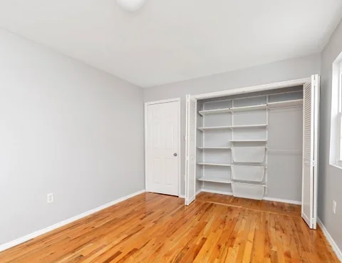 Basement for rent in Jamaica