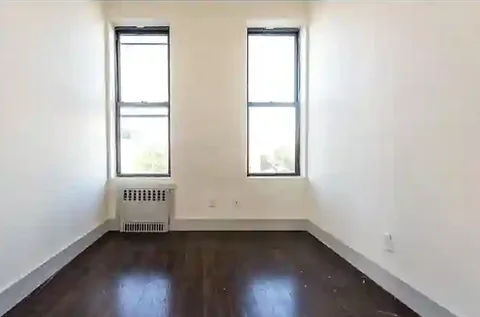 Roommate Needed in Elmhurst