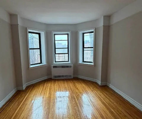 Room for rent in Jackson Heights
