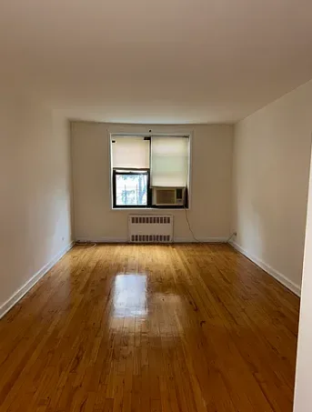 Roommate Needed in Jackson Heights