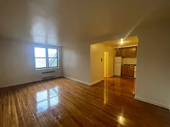 Roommate Needed in Jackson Heights