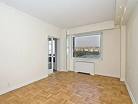 Semibasement for rent in Queens Village