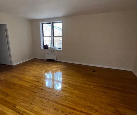 Semibasement for rent in Hollis