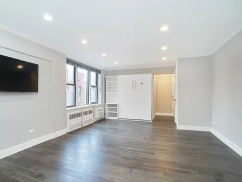 Semibasement for rent in Jamaica