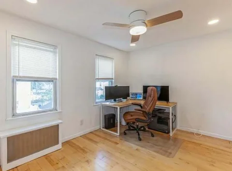 Semibasement for rent in Jamaica