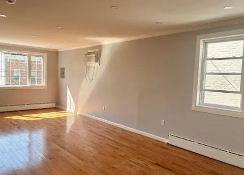 Semibasement for rent in Woodhaven