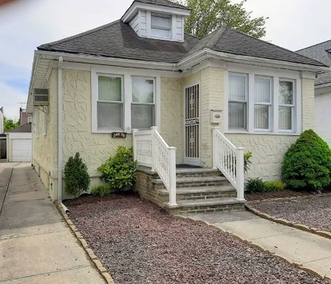 House for rent in Queens