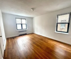Roommate Needed in Jackson Heights