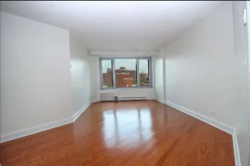 Semibasement room for rent in Jamaica
